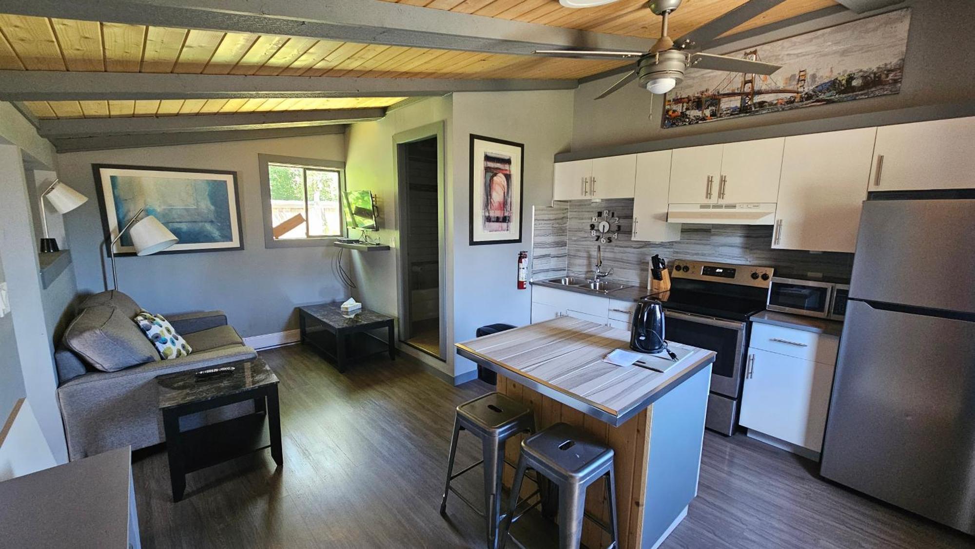 Fuller Lake Chemainus Motel Екстер'єр фото