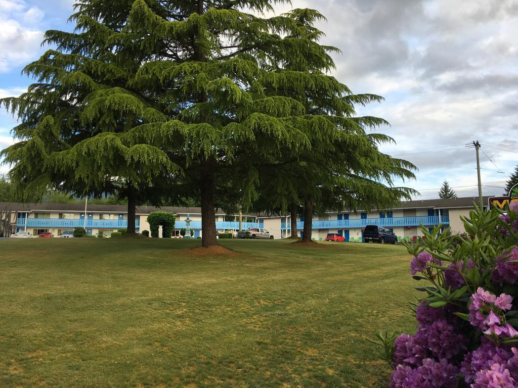 Fuller Lake Chemainus Motel Екстер'єр фото