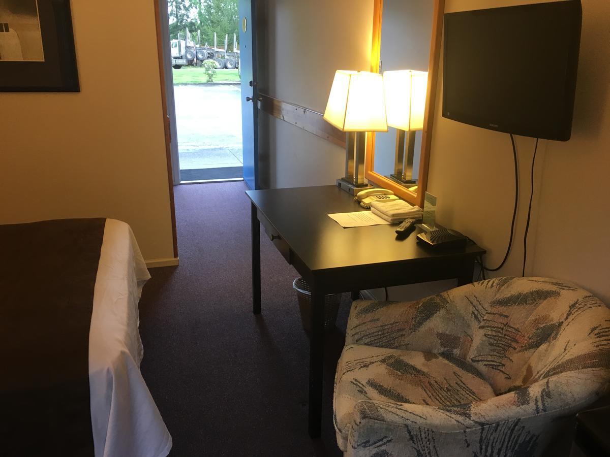 Fuller Lake Chemainus Motel Екстер'єр фото