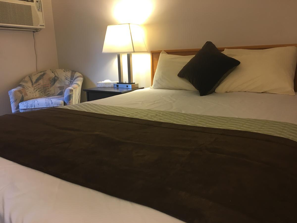 Fuller Lake Chemainus Motel Екстер'єр фото