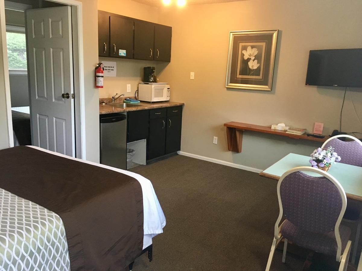 Fuller Lake Chemainus Motel Екстер'єр фото