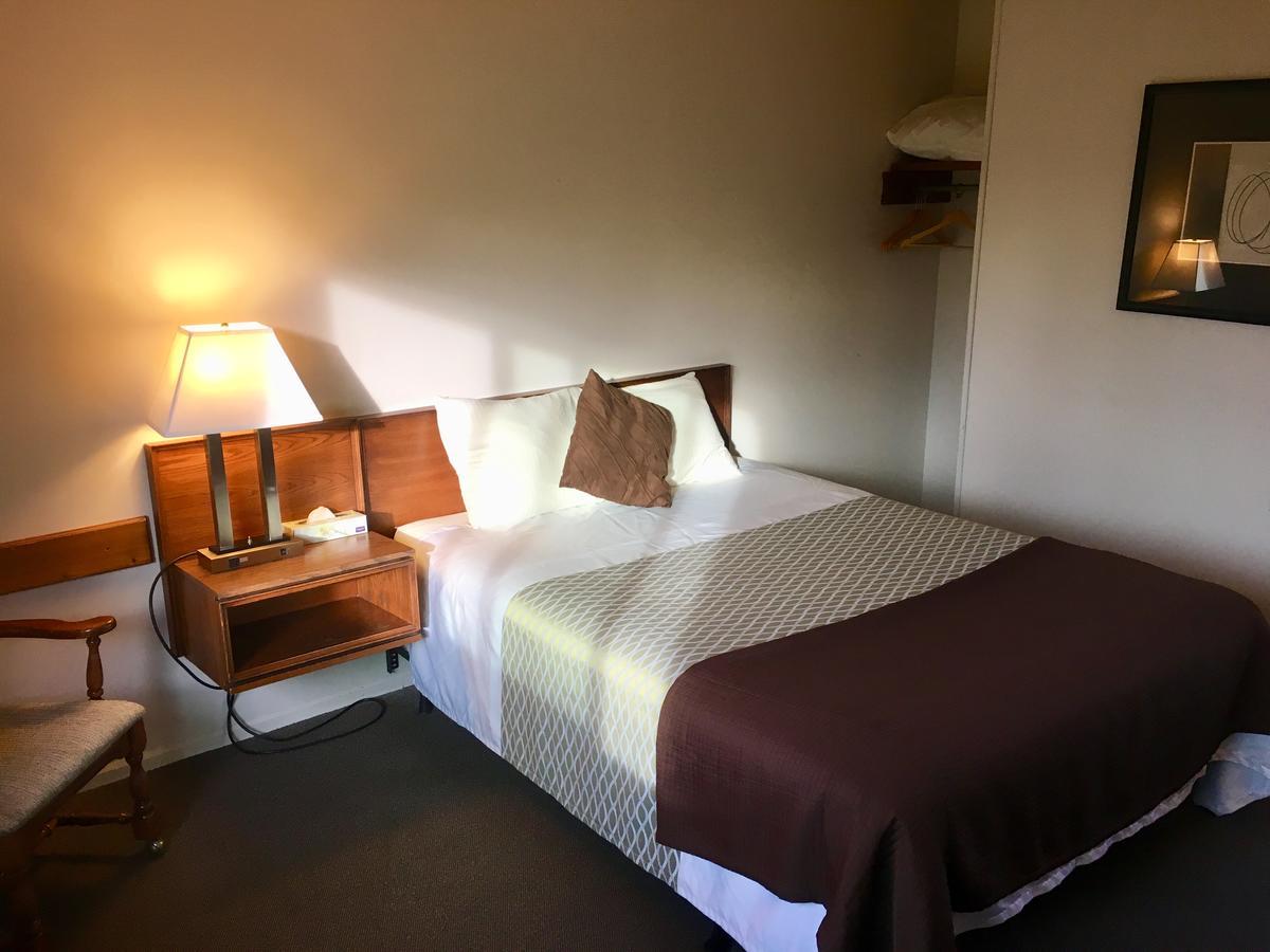 Fuller Lake Chemainus Motel Екстер'єр фото
