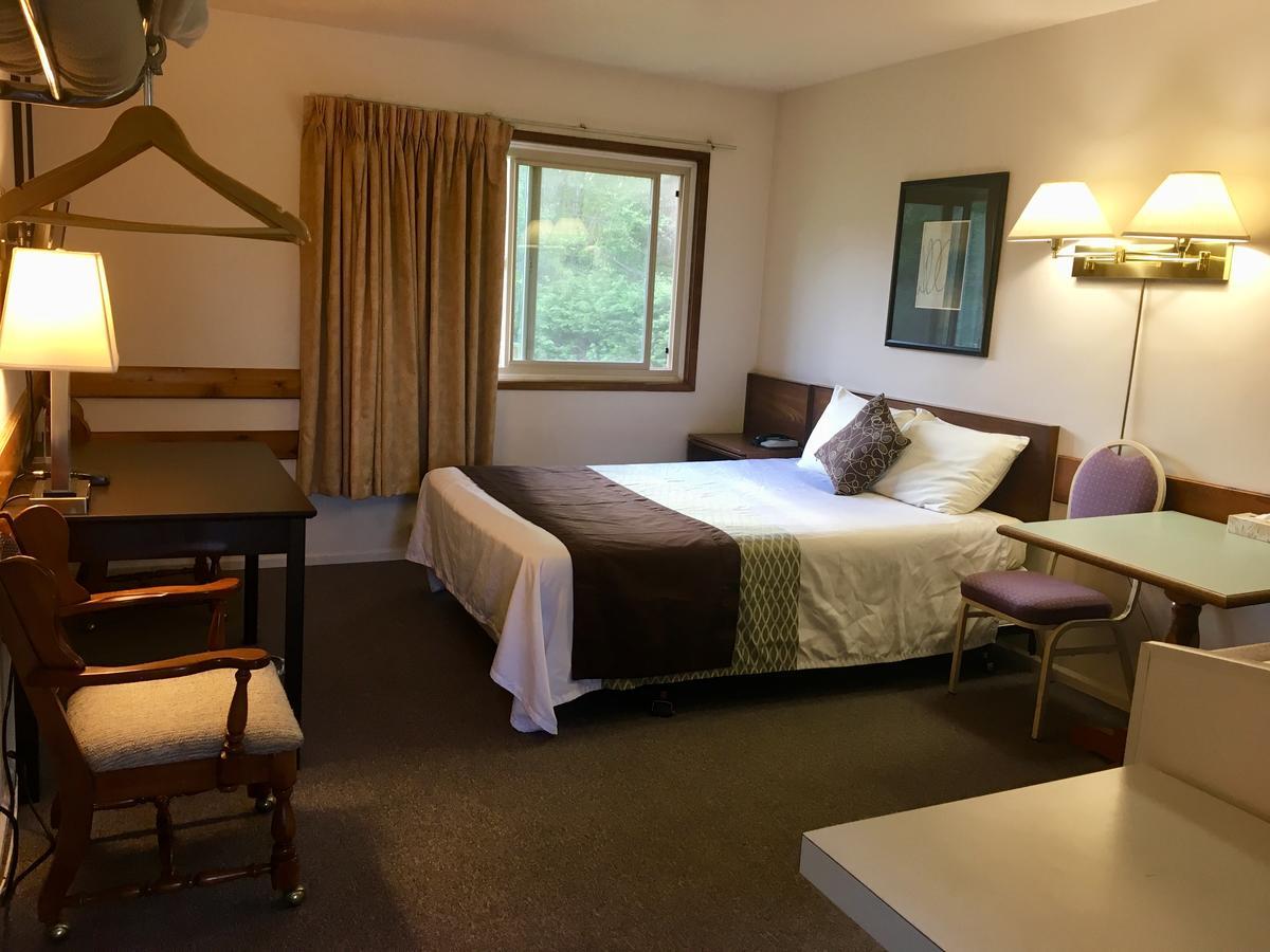 Fuller Lake Chemainus Motel Екстер'єр фото