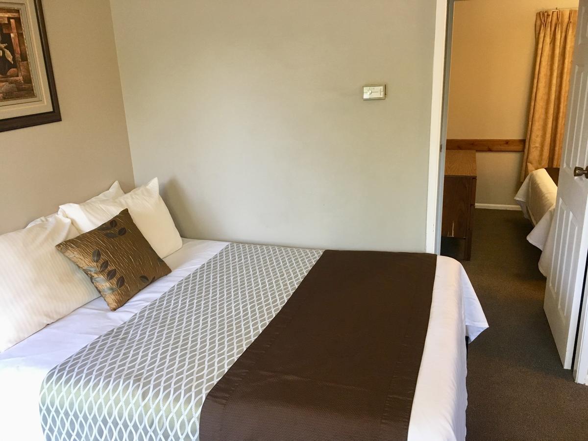 Fuller Lake Chemainus Motel Екстер'єр фото