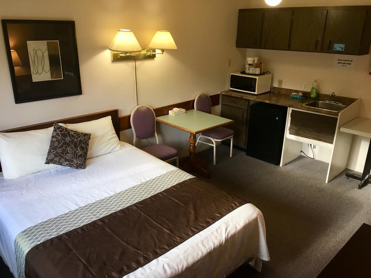Fuller Lake Chemainus Motel Екстер'єр фото