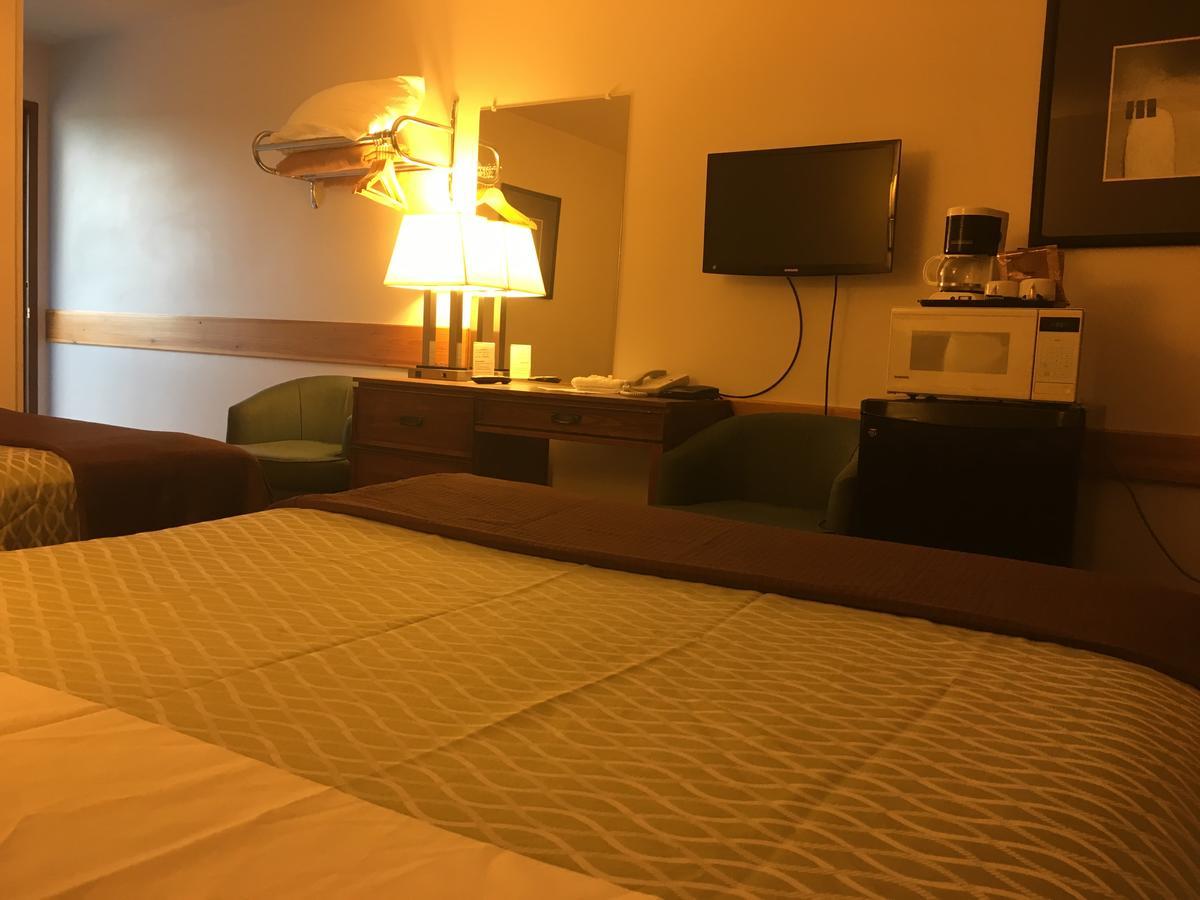 Fuller Lake Chemainus Motel Екстер'єр фото