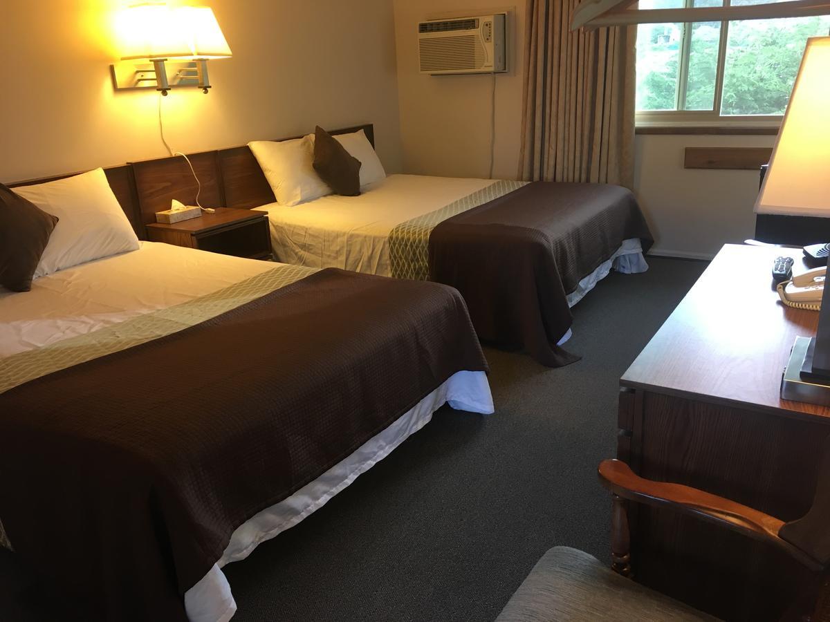 Fuller Lake Chemainus Motel Екстер'єр фото