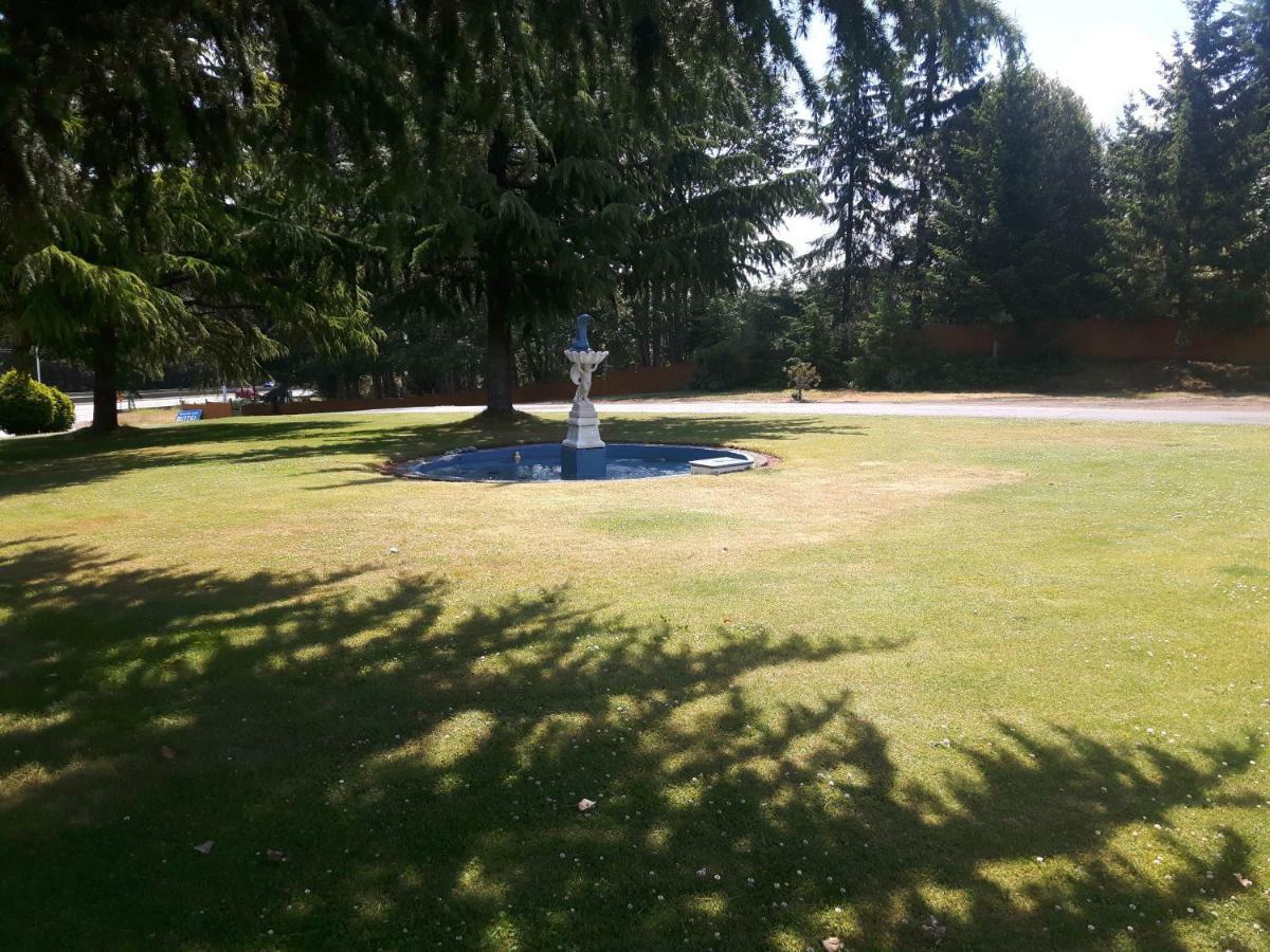 Fuller Lake Chemainus Motel Екстер'єр фото