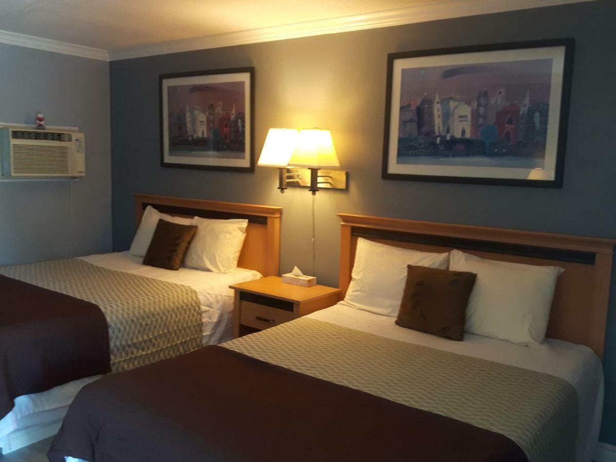 Fuller Lake Chemainus Motel Екстер'єр фото