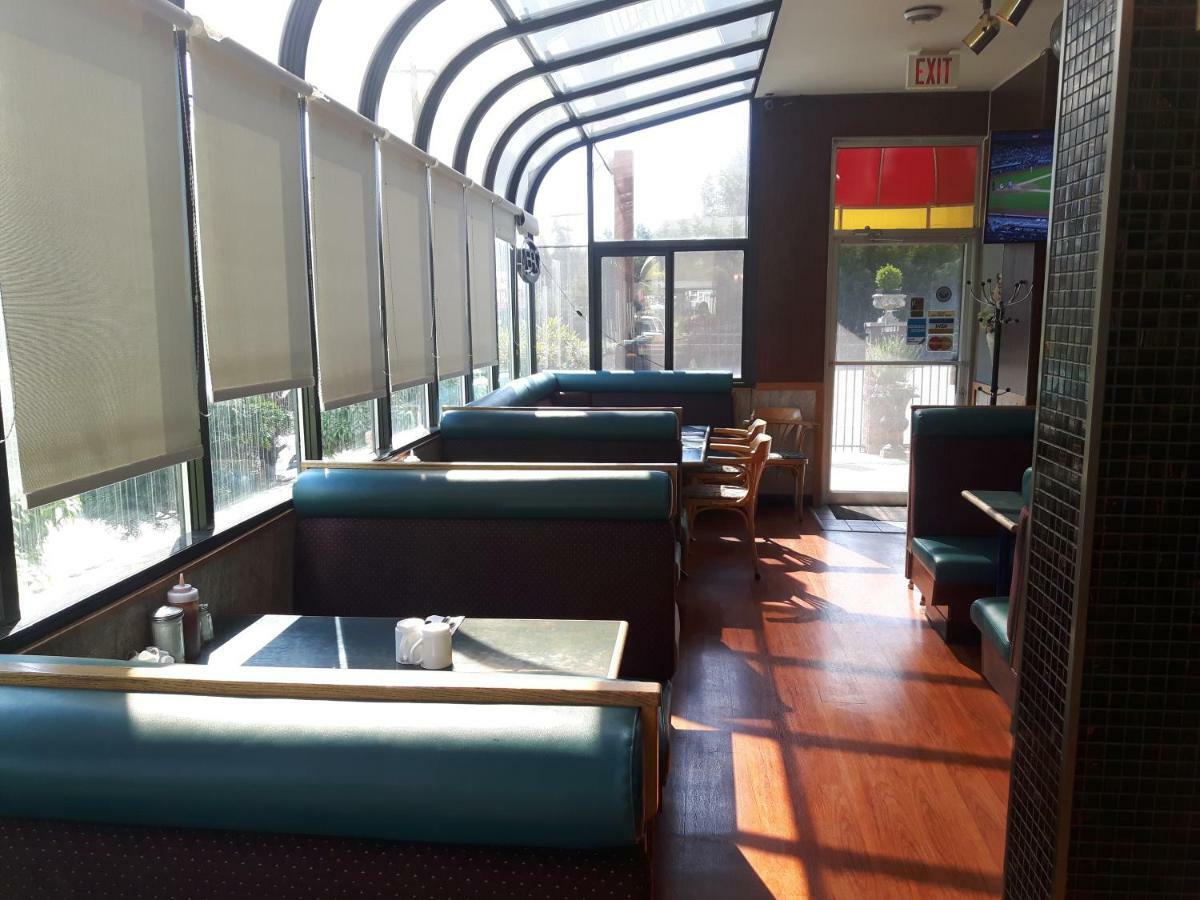 Fuller Lake Chemainus Motel Екстер'єр фото