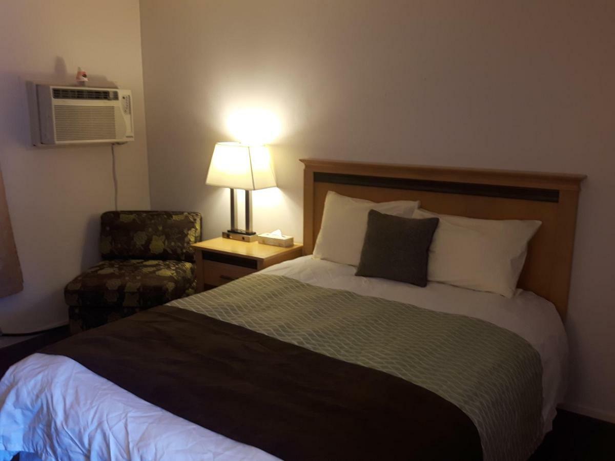 Fuller Lake Chemainus Motel Екстер'єр фото